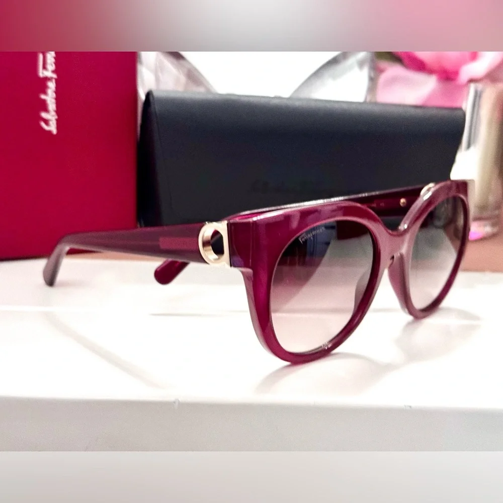 Salvatore Ferragamo Sunglasses - Picture 2 of 8